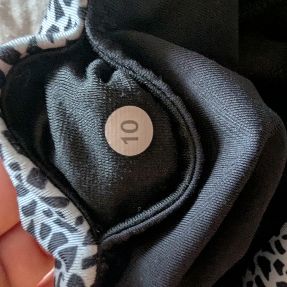 Lululemon All The Right Places Full Length Black Leggings 10 - Picture 4 of 4